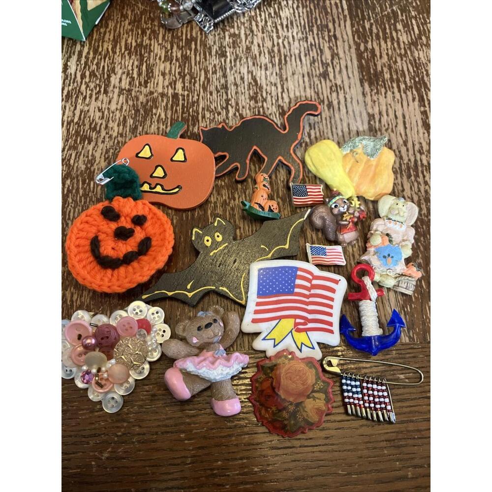 Lot Of 16 Vintage Brooch Pins Hallmark Handmade Etc HOLIDAYS HALLOWEEN PATRIOTIC